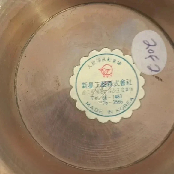 Pair Korean black enamel hand cut abalone vases - Picture 6 of 6